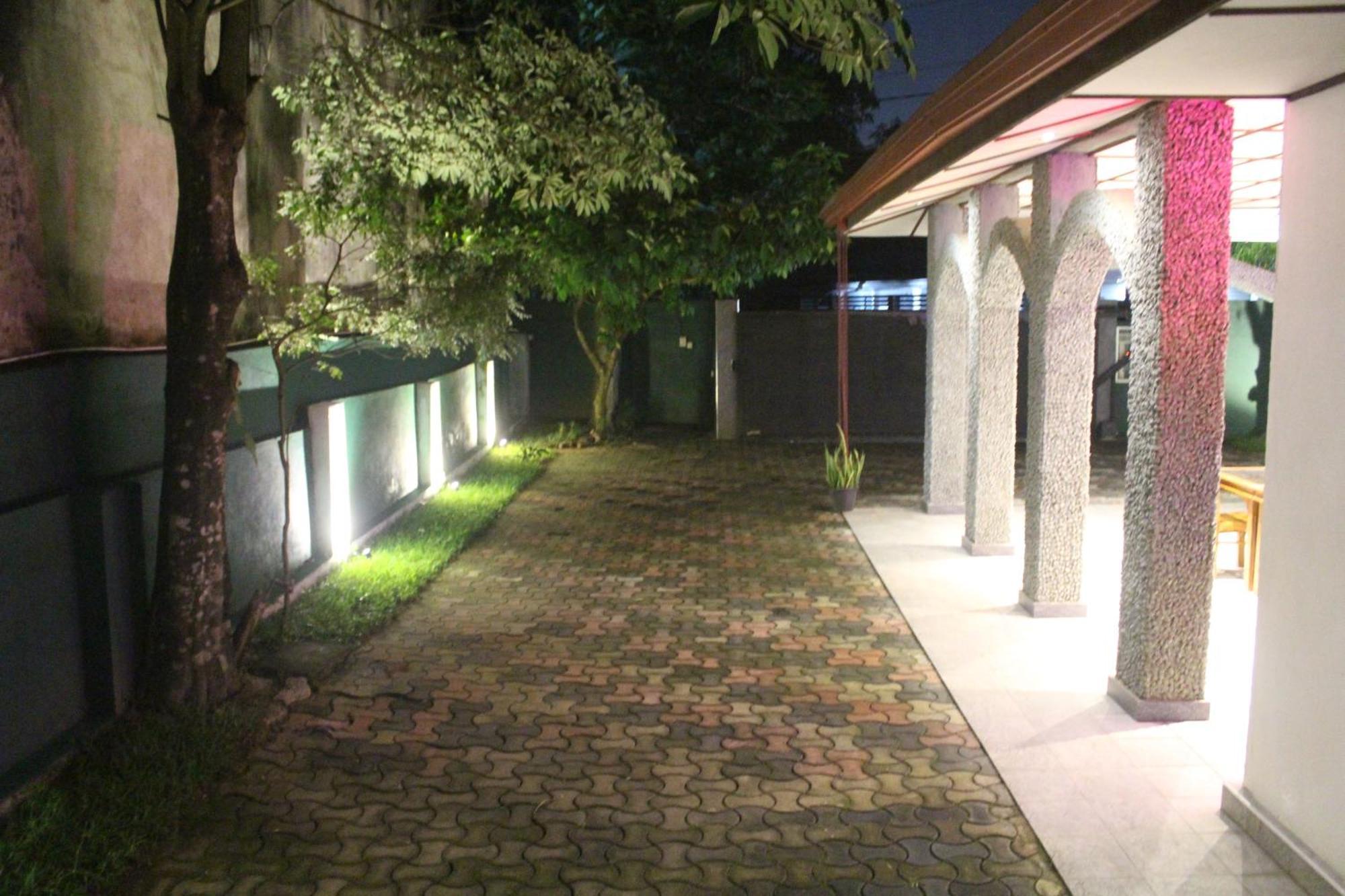 Villaflorence Kadawatha Exterior photo